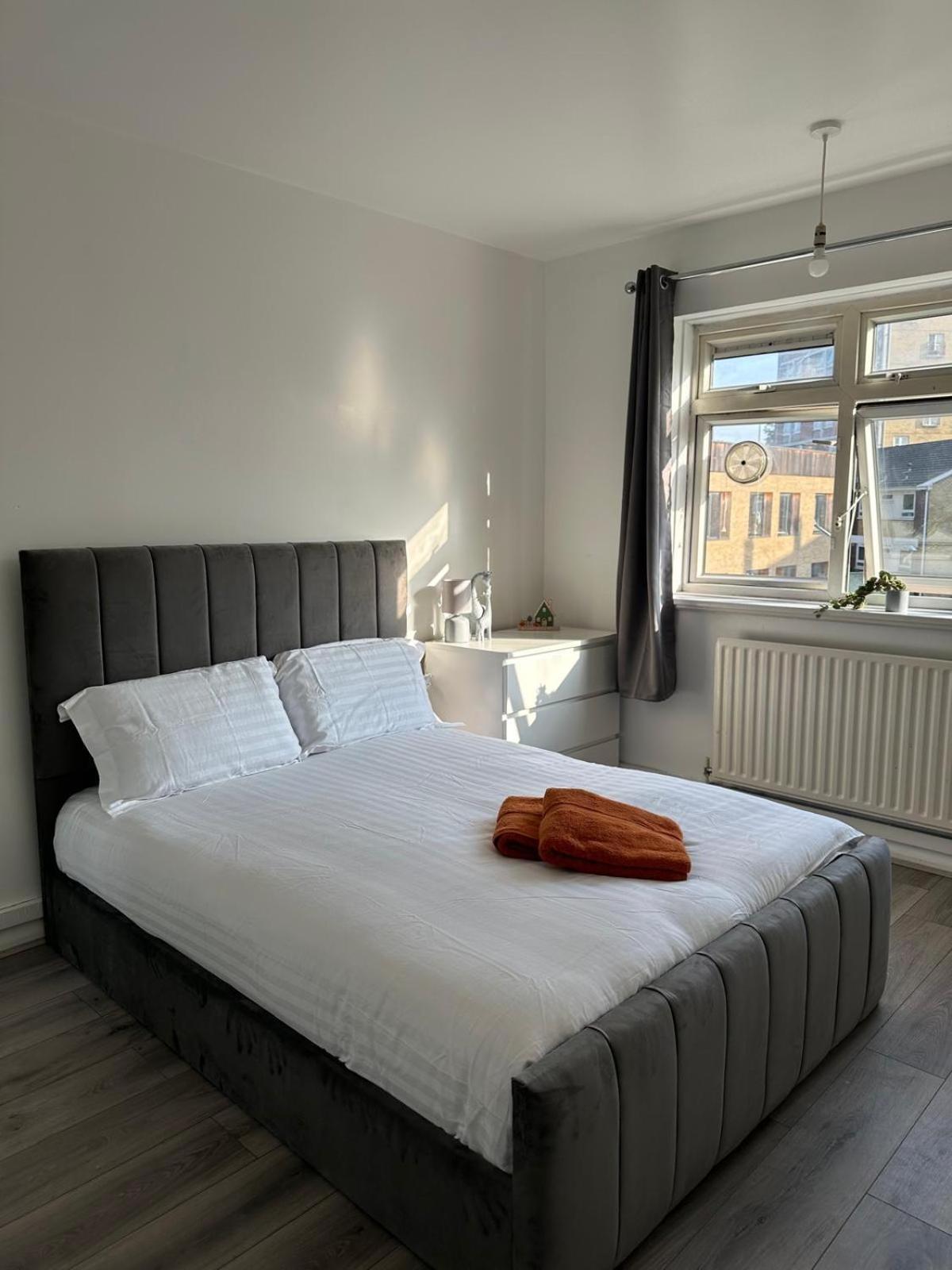 Privatunterkunft Modern In A 4 Bedroom Flat In London, Shared Bathroom! London