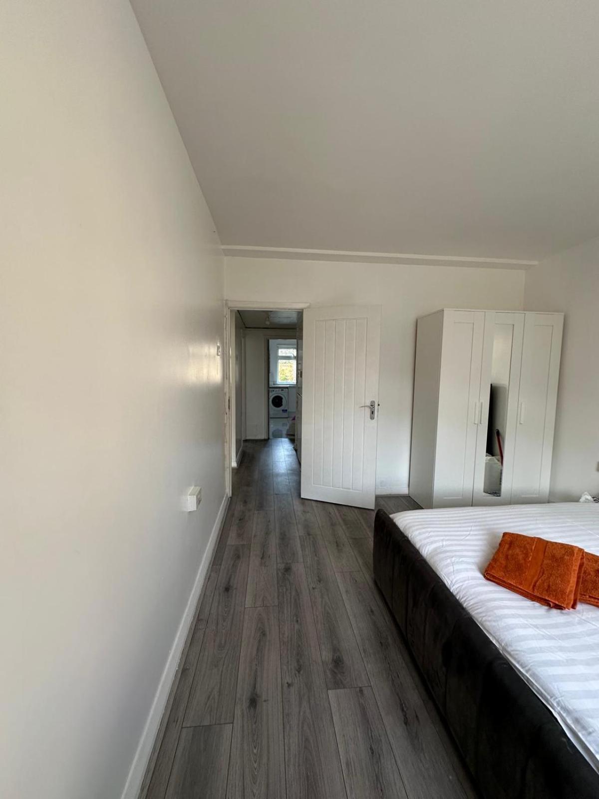 Privatunterkunft Modern In A 4 Bedroom Flat In London, Shared Bathroom!