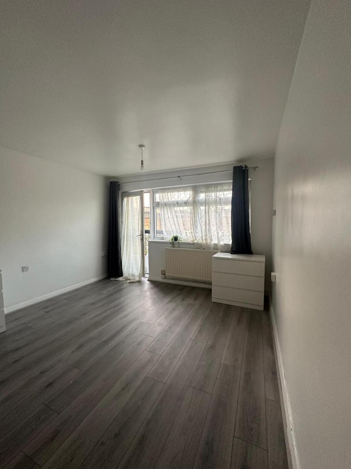 Privatunterkunft Modern In A 4 Bedroom Flat In London, Shared Bathroom! *
