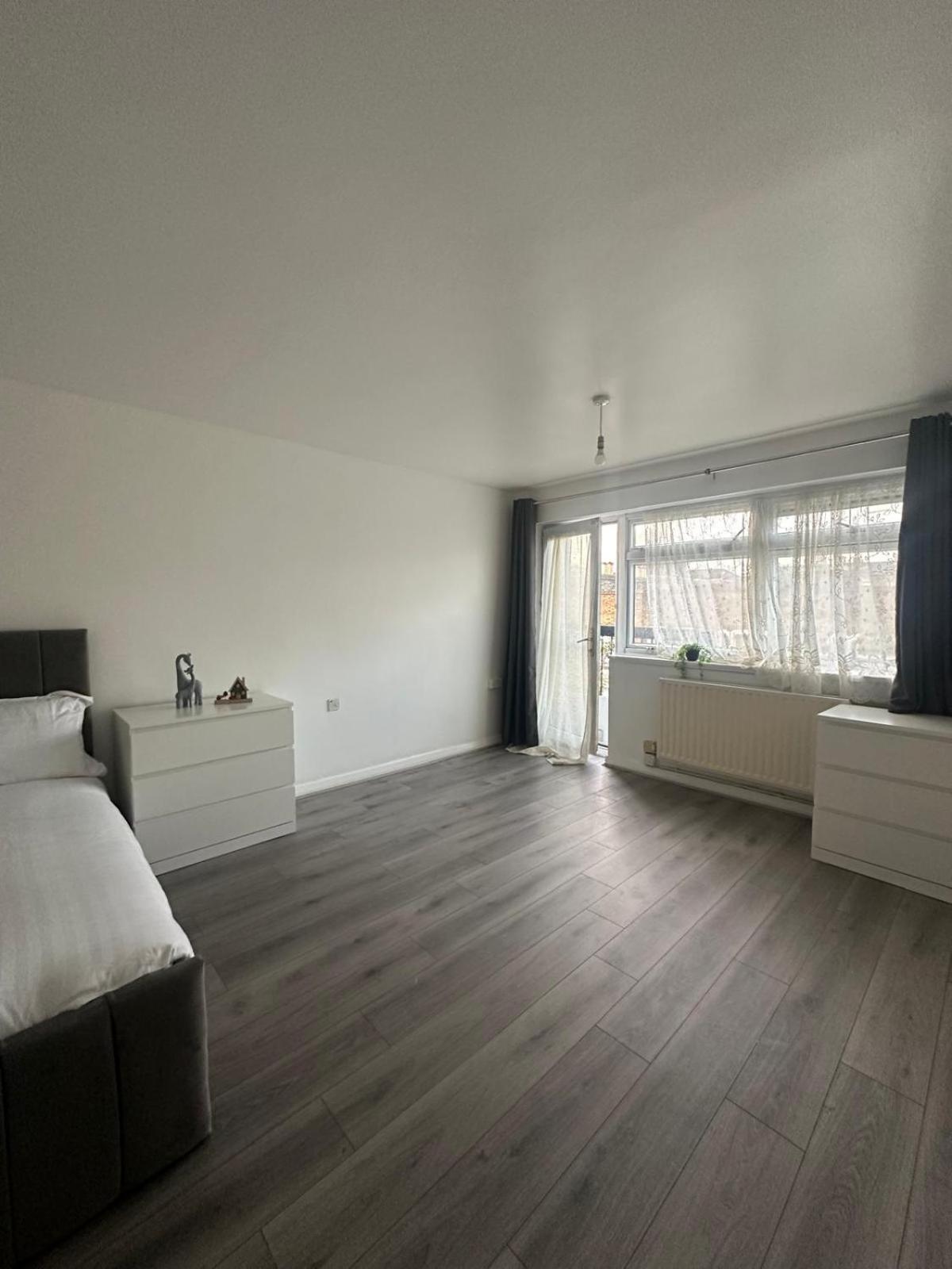 Privatunterkunft Modern In A 4 Bedroom Flat In London, Shared Bathroom! London