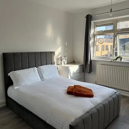 Modern Room In A 4 Bedroom Flat In London, Shared Bathroom! Exterior photo