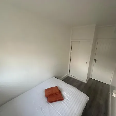 Modern Room In A 4 Bedroom Flat In London, Shared Bathroom! Exterior photo