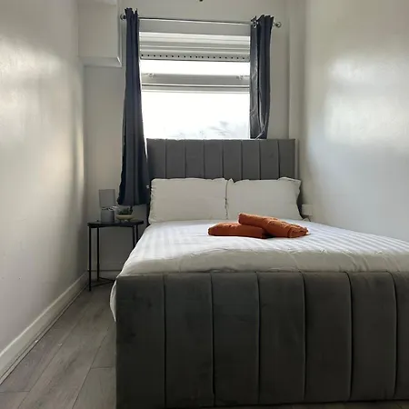 Modern Room In A 4 Bedroom Flat In London, Shared Bathroom! Exterior photo