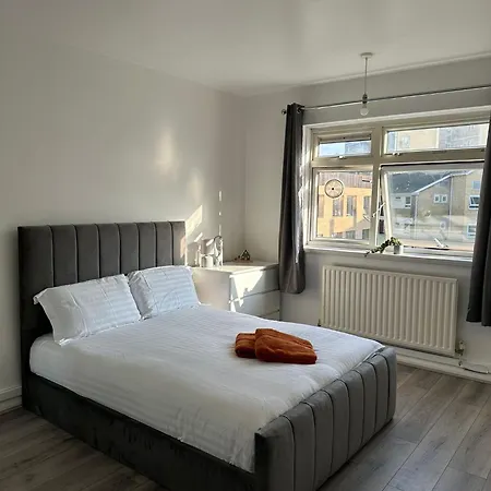 Modern Room In A 4 Bedroom Flat In London, Shared Bathroom! Exterior photo