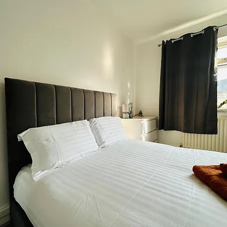 Modern Room In A 4 Bedroom Flat In London, Shared Bathroom! Exterior photo