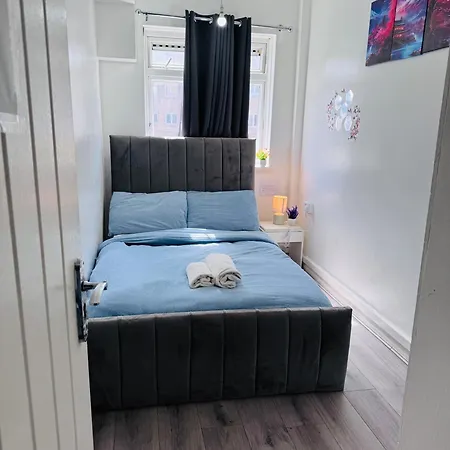 Modern Room In A 4 Bedroom Flat In London, Shared Bathroom! Exterior photo