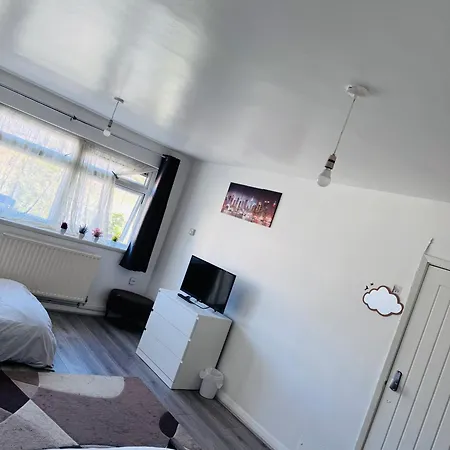Modern Room In A 4 Bedroom Flat In London, Shared Bathroom! Exterior photo