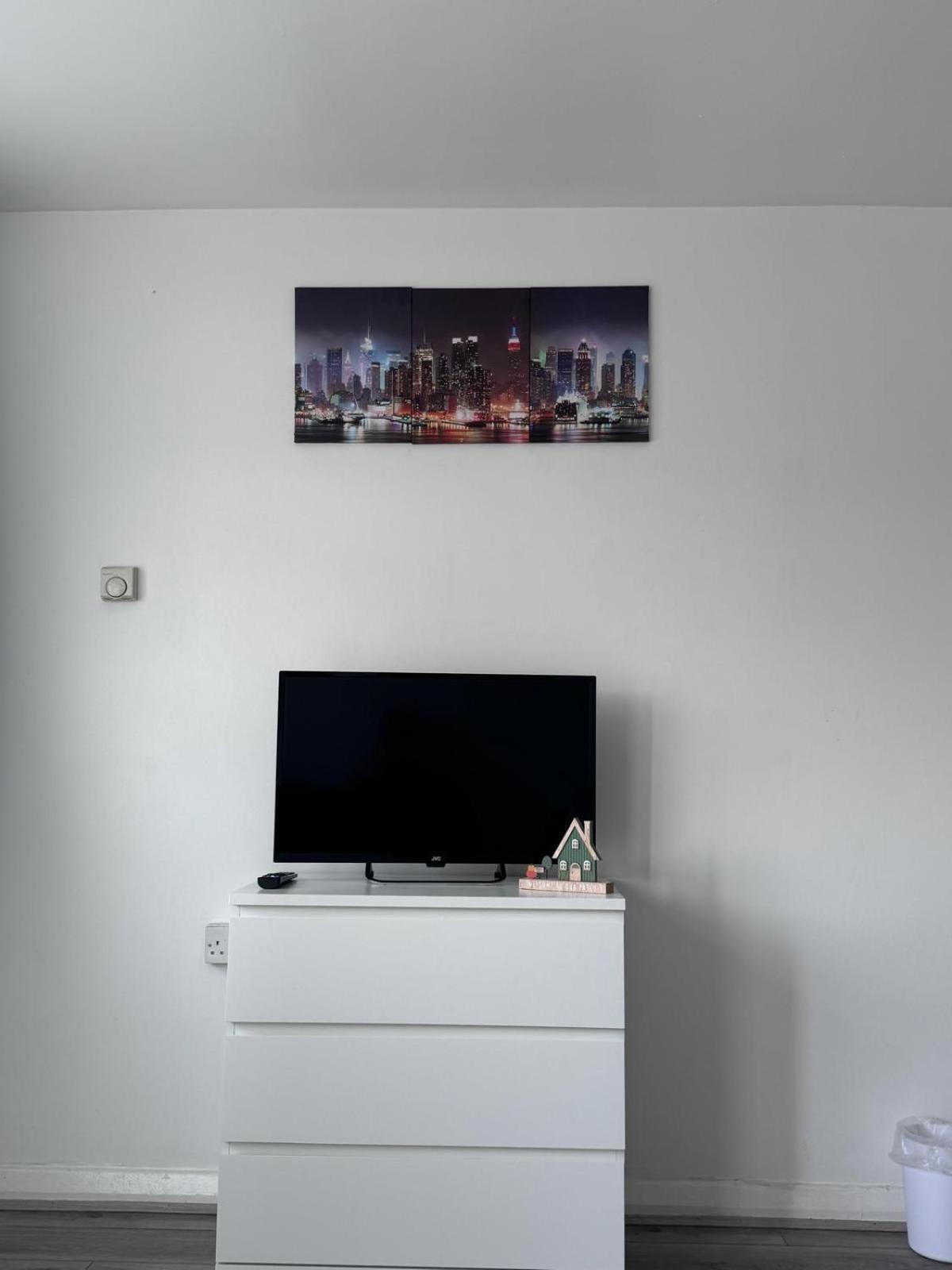 Modern In A 4 Bedroom Flat In London, Shared Bathroom! Accommodatie bij particulieren *